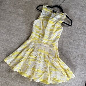 BEBE elegant Yellow and White Sleeveless Dress
